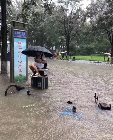 門被水泡了怎么辦